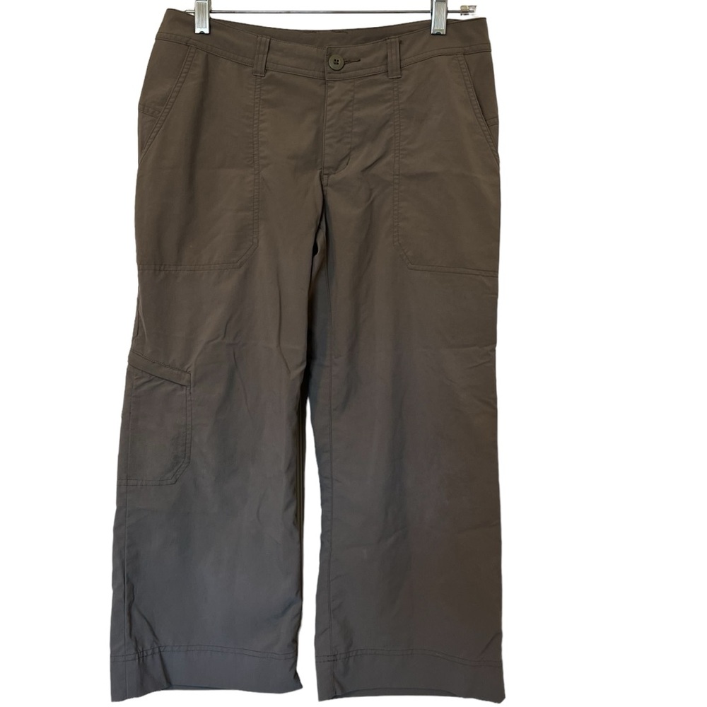 Patagonia lightweight hiking cropped pants in army green size 2.